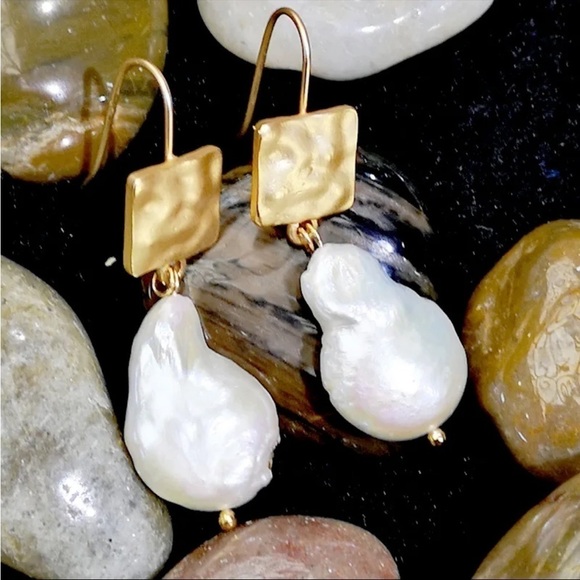 BOHO Unique White Pearl Drop Earrings - Picture 3 of 5